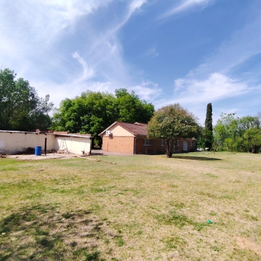 Commercial Property for Sale in Roodewal Free State